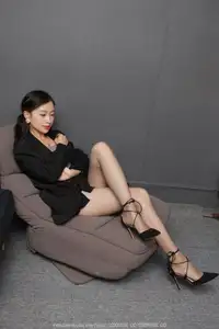 Discover Xiao Jie's Elegant Charm: Chinese Model IESS SXJ No.2087 Part01 Fashion Collection-2