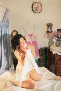 Cinematic Muse: The Timeless Elegance of Yi Zhi Qian Qian-19