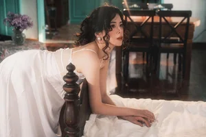 Cinematic Muse: The Timeless Elegance of Yi Zhi Qian Qian-15