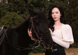 Stunning Spring Photoshoot of Volleyball Star Le Thanh Thuy Celebrating the 2026 Lunar New Year Year of the Horse-9