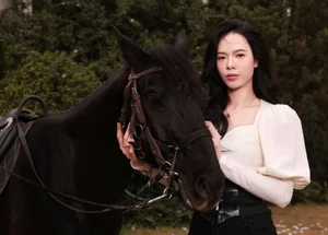 Stunning Spring Photoshoot of Volleyball Star Le Thanh Thuy Celebrating the 2026 Lunar New Year Year of the Horse-1