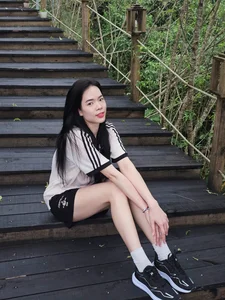 Stunning Spring Photoshoot of Volleyball Star Le Thanh Thuy Celebrating the 2026 Lunar New Year Year of the Horse-4