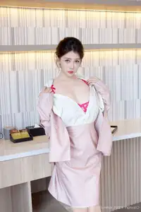 Captivating Secretary Yi Tian Tian: Modern Office Elegance - XiuRen No.10728-9