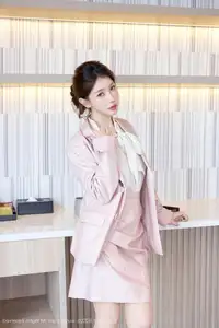 Captivating Secretary Yi Tian Tian: Modern Office Elegance - XiuRen No.10728-1