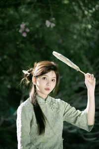 Elegant Modern Cheongsam Fashion by Qu Qi: YiTuYu Art Language Vol.9352 - A Stunning Collection of Fresh Qipao Style and Artistic Photography-16