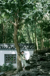 Elegant Modern Cheongsam Fashion by Qu Qi: YiTuYu Art Language Vol.9352 - A Stunning Collection of Fresh Qipao Style and Artistic Photography-12