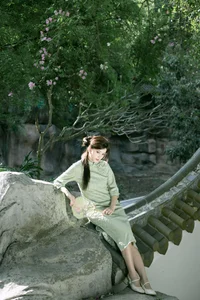 Elegant Modern Cheongsam Fashion by Qu Qi: YiTuYu Art Language Vol.9352 - A Stunning Collection of Fresh Qipao Style and Artistic Photography-10