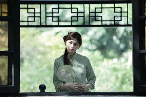 Elegant Modern Cheongsam Fashion by Qu Qi: YiTuYu Art Language Vol.9352 - A Stunning Collection of Fresh Qipao Style and Artistic Photography-8