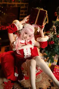 Coser Sonico Christmas: Sweet & Alluring Santa Bunny Beside Sparkling Tree-16