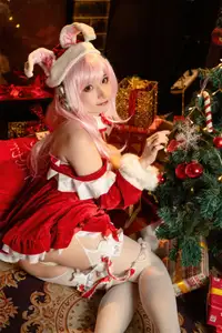 Coser Sonico Christmas: Sweet & Alluring Santa Bunny Beside Sparkling Tree-18
