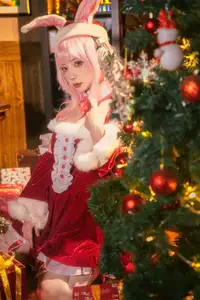 Coser Sonico Christmas: Sweet & Alluring Santa Bunny Beside Sparkling Tree-3