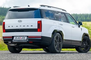 2027 Hyundai SantaFe Preview: Sleek Design Overhaul and Next-Gen Tech Upgrades for the Popular Family SUV-0