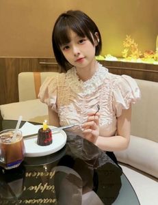 Japanese Bob Hairstyle Stylish & Charming Look of a Modern Beauty-16