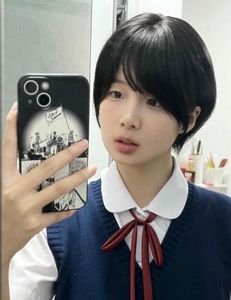 Japanese Bob Hairstyle Stylish & Charming Look of a Modern Beauty-2