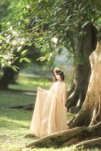 Elegant Portrait Photography Collection: YiTuYu Art Language Vol.9338 featuring Model Xiao Zi – Artistic Light and Shadow Study for Visual Inspiration-13