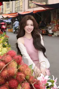 Charming Asian Beauty in a Vibrant Vietnamese Traditional Market-2