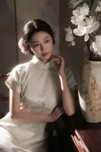 YiTuYu Vol.8655: Fen Mian Gu Niang – Timeless Elegance in Classic Qipao. Discover Asian Beauty and Grace.-0