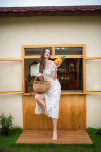 YiTuYu Vol.8812: She Mi Tuo Wa – Russian Model's Graceful Presence at Mio Studio-2