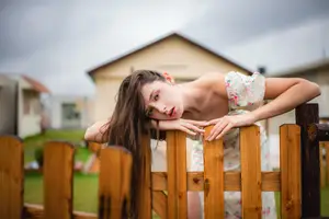 YiTuYu Vol.8812: She Mi Tuo Wa – Russian Model's Graceful Presence at Mio Studio-1