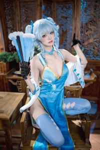 Coser Jiu Qi Miao as Cui Que Mei: Alluring Blue Fantasy Cosplay Unveiled-9