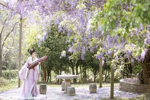 Ethereal Radiance: A Glimpse into Xiao Y’s World of Soft Light and Artistic Fashion-10