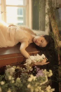 Ethereal Muse: Yao Pang Pang’s Dreamy Art Language-19