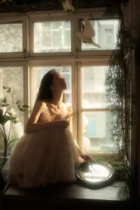 Ethereal Muse: Yao Pang Pang’s Dreamy Art Language-11