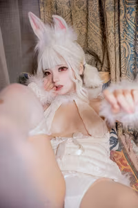Coser Yi Miao Jun: Alluring Mid-Autumn Gift - Sweet White Bunny Transformation (80P - 2V)-5