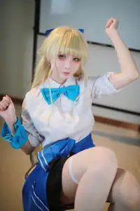 Coser Uesugi Erika Transforms into Asuma Toki in Captivating Blue Archive School Uniform (47P)-9