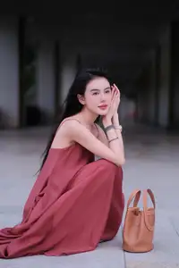 Stunning Maxi Dress Style: A Beautiful Woman's Elegant Pose.-7