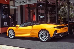 Stunning Orange McLaren GT Supercar: A Masterpiece of Luxury Performance and Bold Design for the Ultimate Grand Touring Experience-1