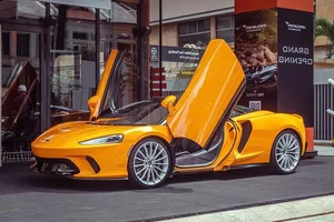 Stunning Orange McLaren GT Supercar: A Masterpiece of Luxury Performance and Bold Design for the Ultimate Grand Touring Experience-9