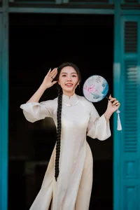 Elegant White Modern Ao Dai: A Timeless Vietnamese Tradition for Minimalist Street Style and Cultural Travel Inspiration-11
