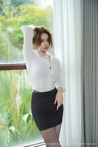 Elegant Lifestyle Photography Featuring Xiao Na Bi: XiuRen No.10898 Collection of Modern Style and Sophistication-23