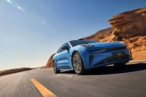 Zeekr 001: Explore the luxurious electric car interior, fast-charging technology-6