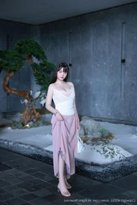 Elegant Portraiture Featuring Long Straight Black Hair: XiuRen No.10746 Soft Emotion Collection-5