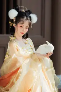 Enchanting Hanfu Elegance: Yi Zhi Nian Gao Jing shines in the artistic YiTuYu Vol.8661 photoshoot-13