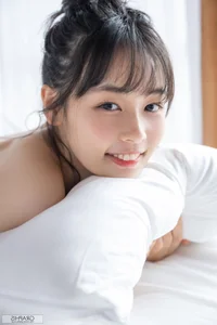 Radiant Summer Portraits: Ami Tokita in Graphis Gals With A Smile Part01 – A Stunning Collection of Japanese Lifestyle and Fashion Photography-1