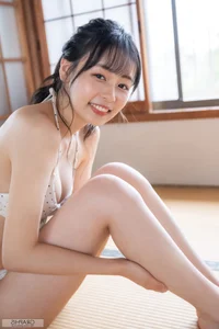 Radiant Summer Portraits: Ami Tokita in Graphis Gals With A Smile Part01 – A Stunning Collection of Japanese Lifestyle and Fashion Photography-3