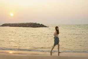 YiTuYu Vol.8725 Chenaling_CL: Captivating Asian Muse in a Dreamy Sunset Glow-20