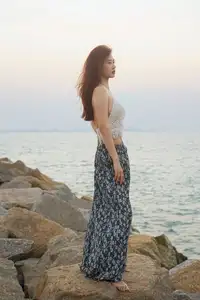 YiTuYu Vol.8725 Chenaling_CL: Captivating Asian Muse in a Dreamy Sunset Glow-11