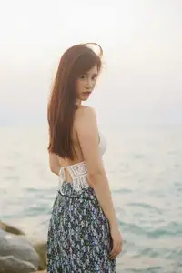 YiTuYu Vol.8725 Chenaling_CL: Captivating Asian Muse in a Dreamy Sunset Glow-15