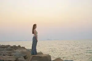 YiTuYu Vol.8725 Chenaling_CL: Captivating Asian Muse in a Dreamy Sunset Glow-13