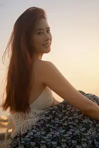 YiTuYu Vol.8725 Chenaling_CL: Captivating Asian Muse in a Dreamy Sunset Glow-18