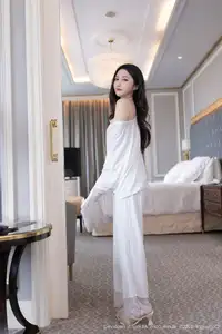 XiuRen No.10445: Yu Zi Jiang Fish – Serene Elegance in Delicate Loungewear-9