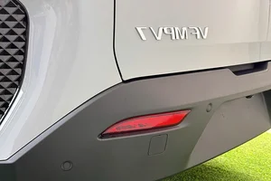 First Look at the New VinFast VF MPV 7: A Stylish and Versatile Electric Multi-Purpose Vehicle for Modern Families-10