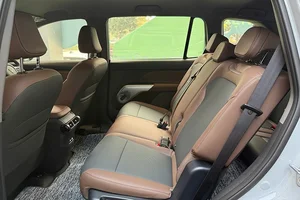 First Look at the New VinFast VF MPV 7: A Stylish and Versatile Electric Multi-Purpose Vehicle for Modern Families-4