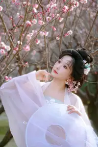 Ethereal Hanfu Beauty: Rui Rui Cai Bu Shi Cai Gou Shines in YiTuYu Vol.8619-11