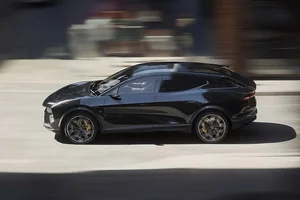 Lotus Eletre PHEV 939HP: The Ultimate Fusion of Power and Futuristic Design-8