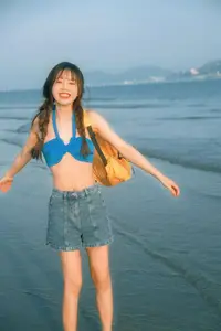 Zhu Shao Zi's Sunny Beach Escape: YiTuYu Vol.8763 Captures Summer Bliss-12